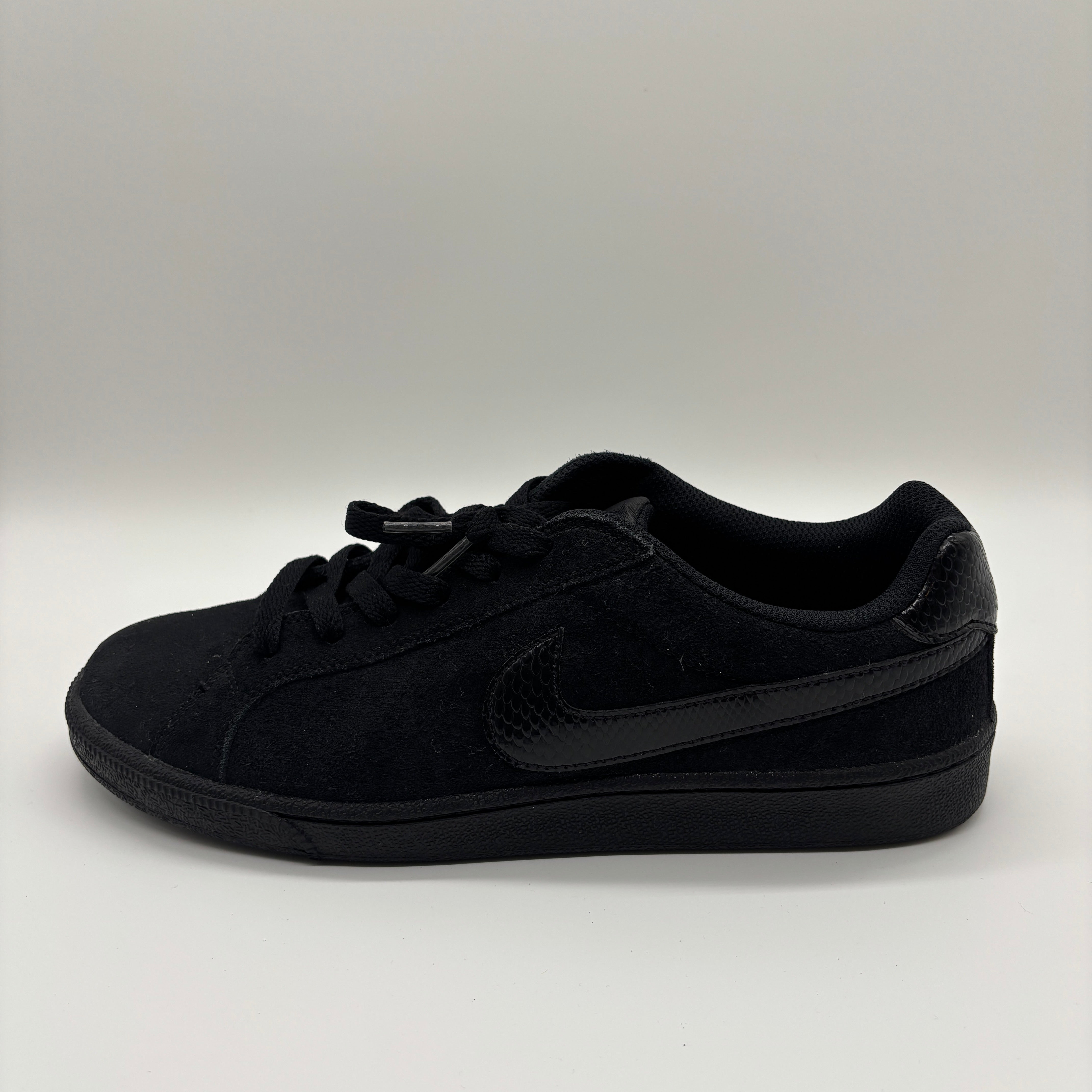 Nike Court Majestic Suede