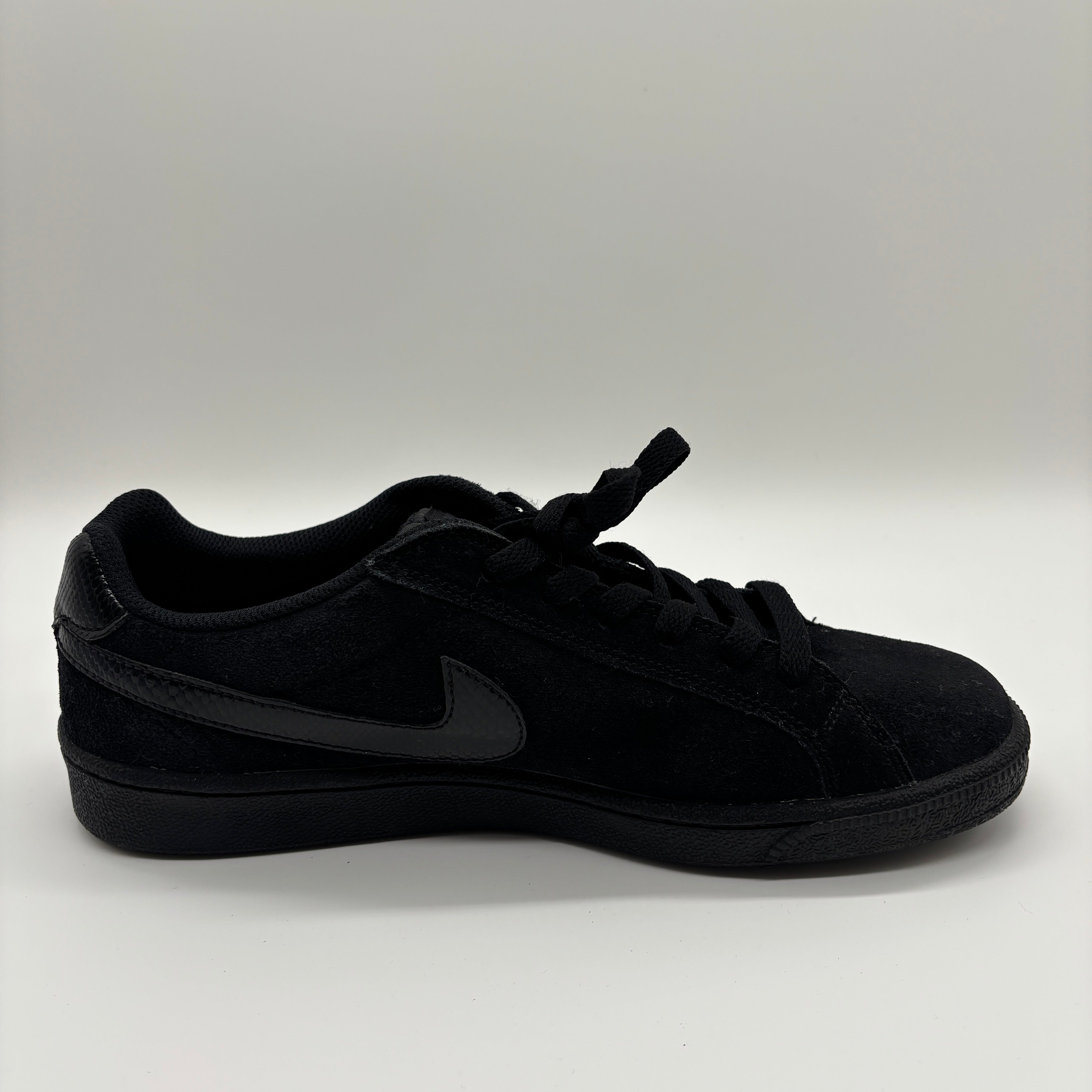 Nike Court Majestic Suede