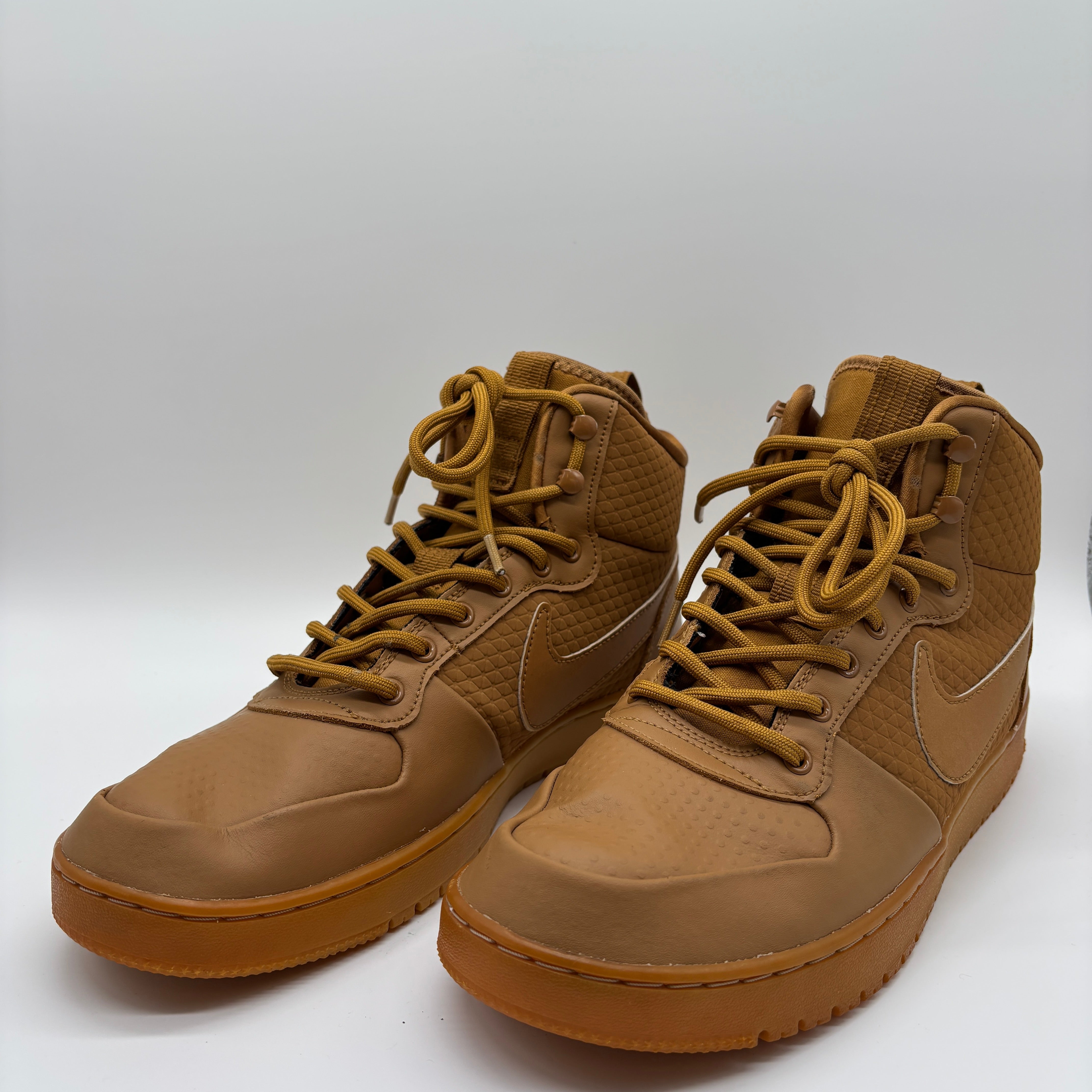 Nike Court Borough Mid